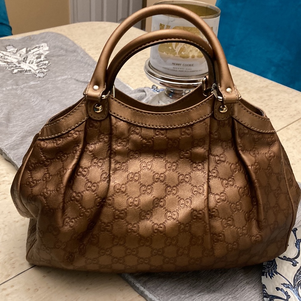 GUCCI~Authentic SUKEY GUCCISIMA LEATHER TOTE~Medium